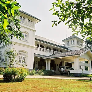 Hotel Manor House