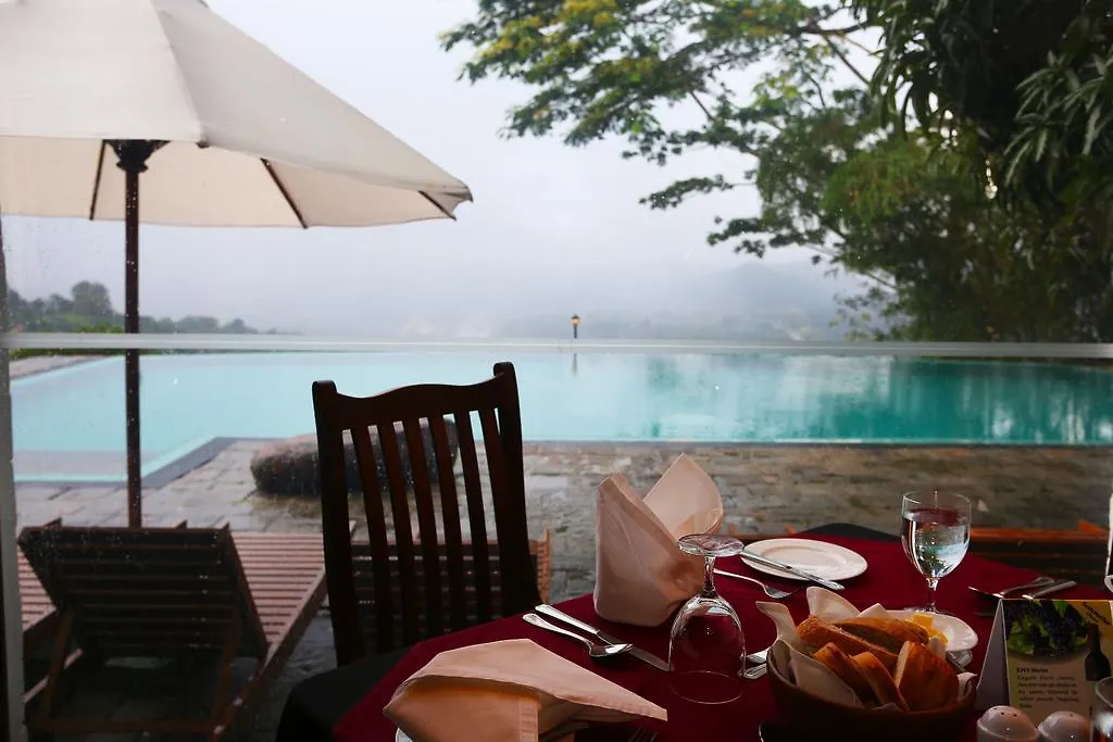 Randholee Resort & Spa Kandy Hotel