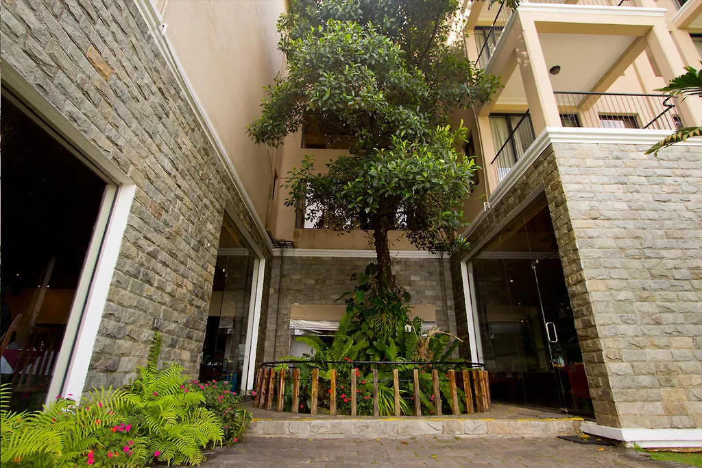 Randholee Resort & Spa Kandy Hotel